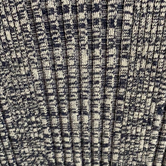 Beautiful Grey Top - Picture 2 of 3